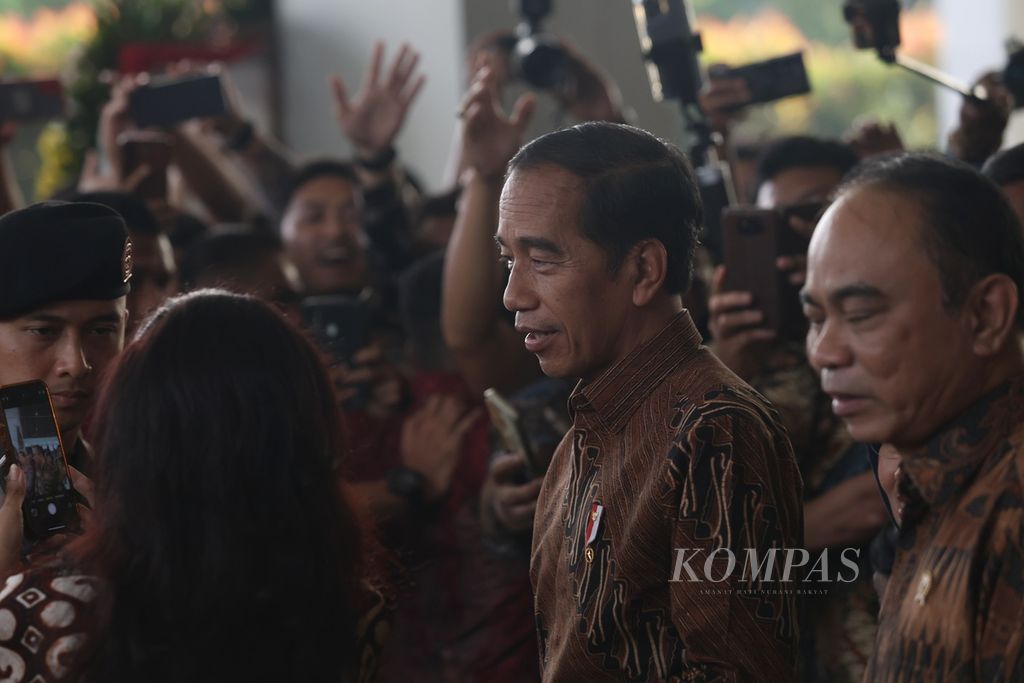 Presiden Joko Widodo meninggalkan Ecovention Hall, Ancol, Jakarta, Selasa (20/2/2024). Presiden Joko Widodo menghadiri puncak peringatan Hari Pers Nasional (HPN) 2024.