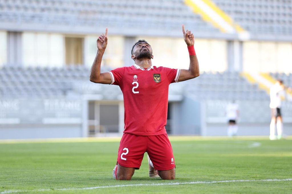 Pemain Indonesia, Yacob Sayuri, merayakan golnya ke gawang Libya pada laga ekshibisi di Stadion Kompleks Olahraga Mardan, Antalya, Turki, Jumat (5/1/2024) malam WIB. 