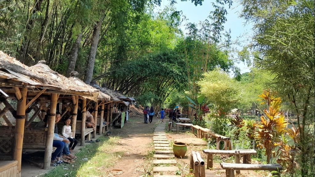 Suasana ekowisata Boon Pring di Desa Sanankerto, Kecamatan Turen, Kabupaten Malang, Jawa Timur, Minggu (29/10/2023).