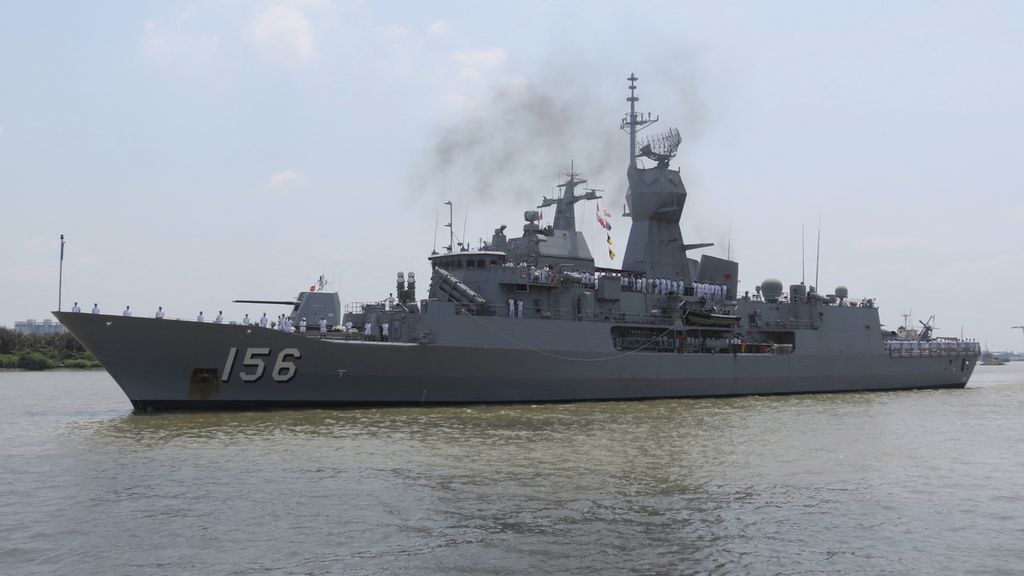 Foto pada 19 April 2018, kapal perang HMAS Toowoomba milik Angkatan Laut Australia bersiap berlabuh di Pelabuhan Saigon di kota Ho Chi Minh, Vietnam. Pada 14 November 2023, kapal ini mengalami insiden dengan kapal AL China di zona ekonomi eksklusif Jepang di Laut Jepang. 