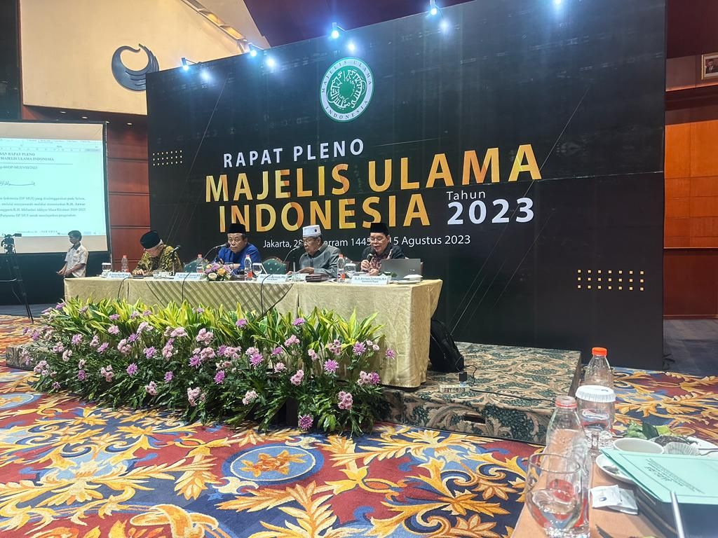 Dalam rapat pleno tertutup Majelis Ulama Indonesia yang dilaksanakan di Hotel Bidakara, Jakarta Selatan, Selasa (15/8/2023), memutuskan KH Anwar Iskandar sebagai Ketua Umum MUI menggantikan KH Miftachul Akhyar yang mengundurkan diri pada 2022.