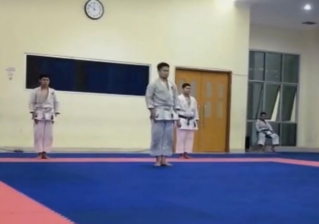 Suasana latihan tim karate Indonesia menuju SEA Games 2023 di Jakarta Pusat, Selasa (18/4/2023).