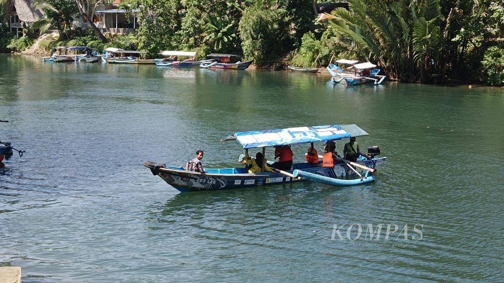 The tourist destination of Green Canyon river in Pangandaran Regency, West Java, on May 5th, 2024. There are 12 boats in Green Canyon that use electric-powered battery engines.