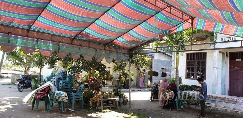 Suasana rumah duka Imam Masykur di Desa Mon Kelayu, Kecamatan Gandapura, Kabupaten Bireuen, Provinsi Aceh, Minggu (27/8/2023).