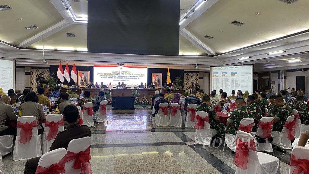 Suasana rapat koordinasi persiapan Natal 2023 dan Tahun Baru 2024 di Kantor Gubernur Jawa Tengah, Selasa (5/12/2023). Rapat itu untuk mengecek kesiapan setiap instansi menghadapi libur Natal dan Tahun Baru.