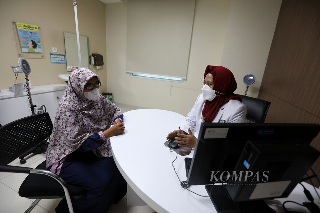 Service activities at the Precision Medicine polyclinic at Yarsi Hospital, Cempaka Putih, Jakarta, Friday (13/1/2023). Precision medicine is believed to be the future of public health services.