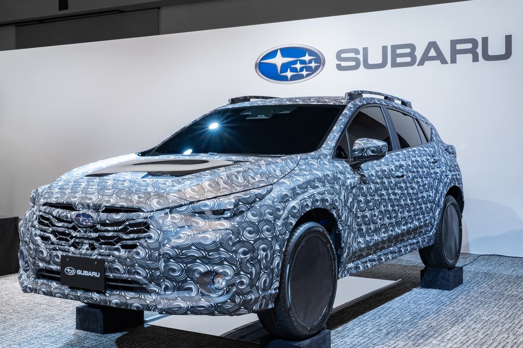 Foto calon kendaraan jenis SUV Subaru yang diduga akan menggunakan mesin konvensional yang ramah lingkungan saat pengumuman peluncuran mesin baru untuk kendaraan tiga perusahaan di Tokyo, Jepang, Selasa (28/5/2024). 