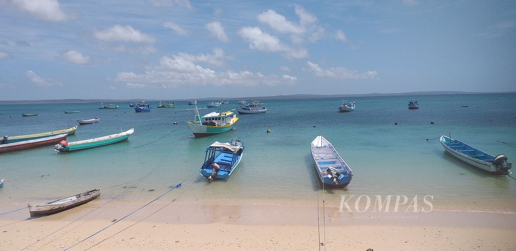 Perahu para nelayan di Desa Tablolong Kabupaten Kupang, NTT, 4 September 2021. NTT memiliki laut begitu luas dan menyimpan berbagai jenis ikan potensial, tetapi masyarakatnya lebih memilih berladang di lahan kering.