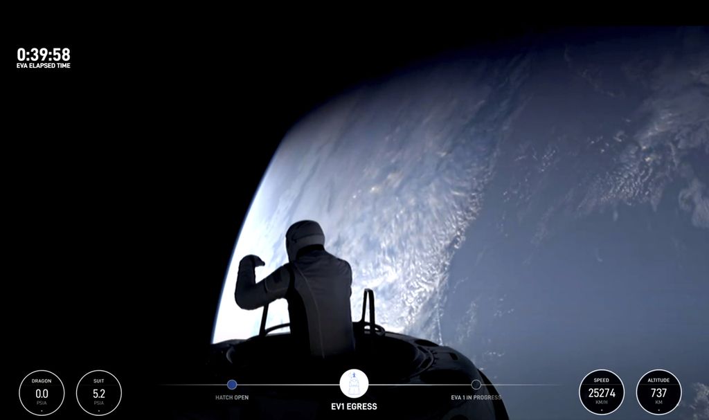 Foto yang diambil dari video SpaceX ini menunjukkan dimulainya perjalanan luar angkasa pribadi pertama yang dipimpin  miliarder teknologi Jared Isaacman pada Kamis (12/9/2024).