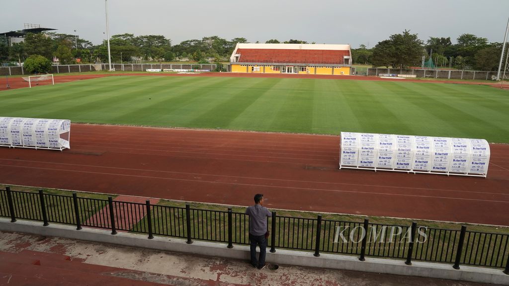Suasana lapangan atletik di Kompleks Jakabaring Sport City, Palembang, Sumatera Selatan, Jumat (24/3/2023). 