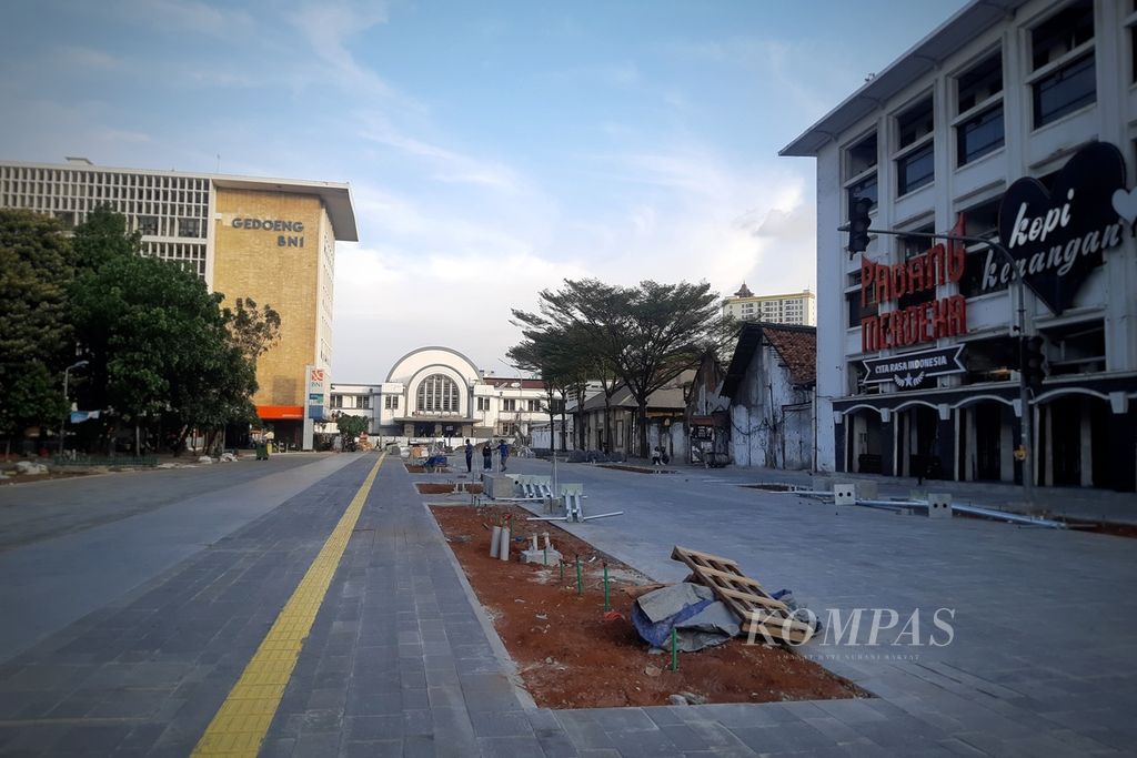 Jalan Lada, Kota Tua, Taman Sari, Jakarta Barat, yang dulunya berada di antara Gedung BNI, kedai Kopi Kenangan, Rumah Makan Padang Merdeka, Kamis (14/7/2022), telah berubah menjadi jalur pedestrian.
