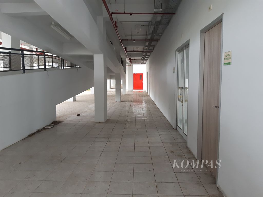 Kondisi lantai satu Kampung Susun Bayam, Jakarta Utara, pada Selasa (14/3/2023) sore.
