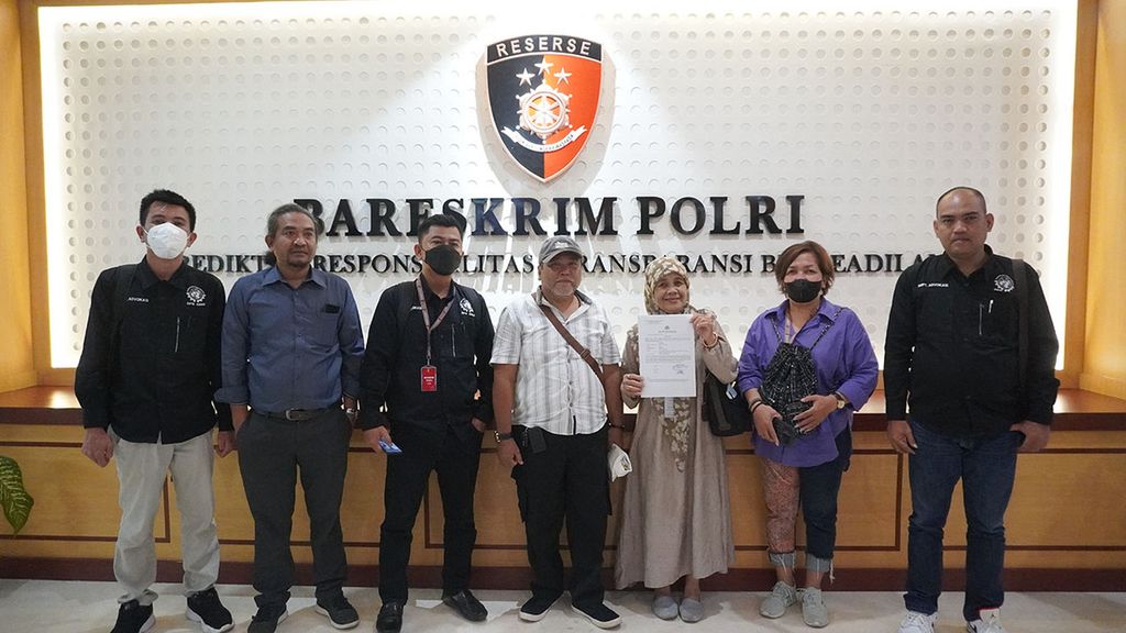 Keluarga korban dugaan tindak pidana perdagangan orang melapor ke Badan Reserse Kriminal (Bareskrim) Polri di Jakarta, Selasa (2/5/2023). Mereka didampingi Serikat Buruh Migran Indonesia (SBMI) dan Kementerian Luar Negeri.