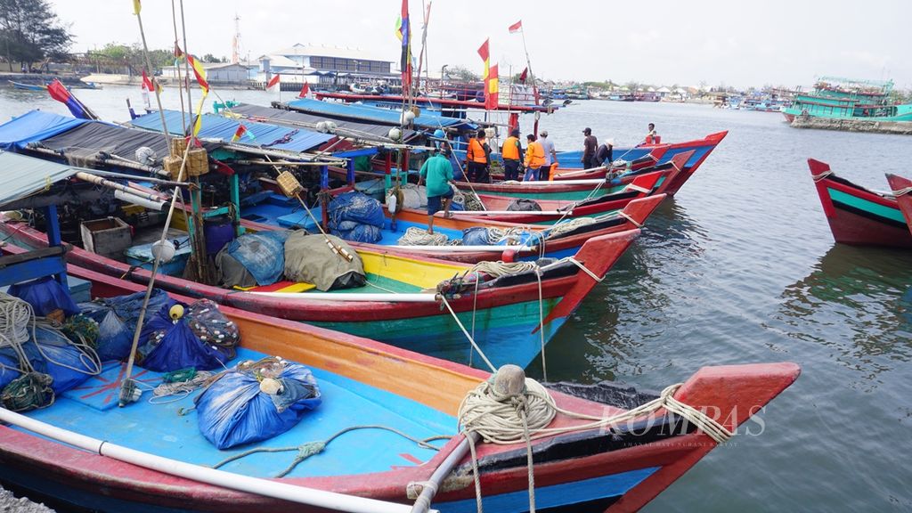Sejumlah kapal nelayan bersandar di Pelabuhan Perikanan Samudra Cilacap, Jawa Tengah. Foto diambil Oktober 2019.