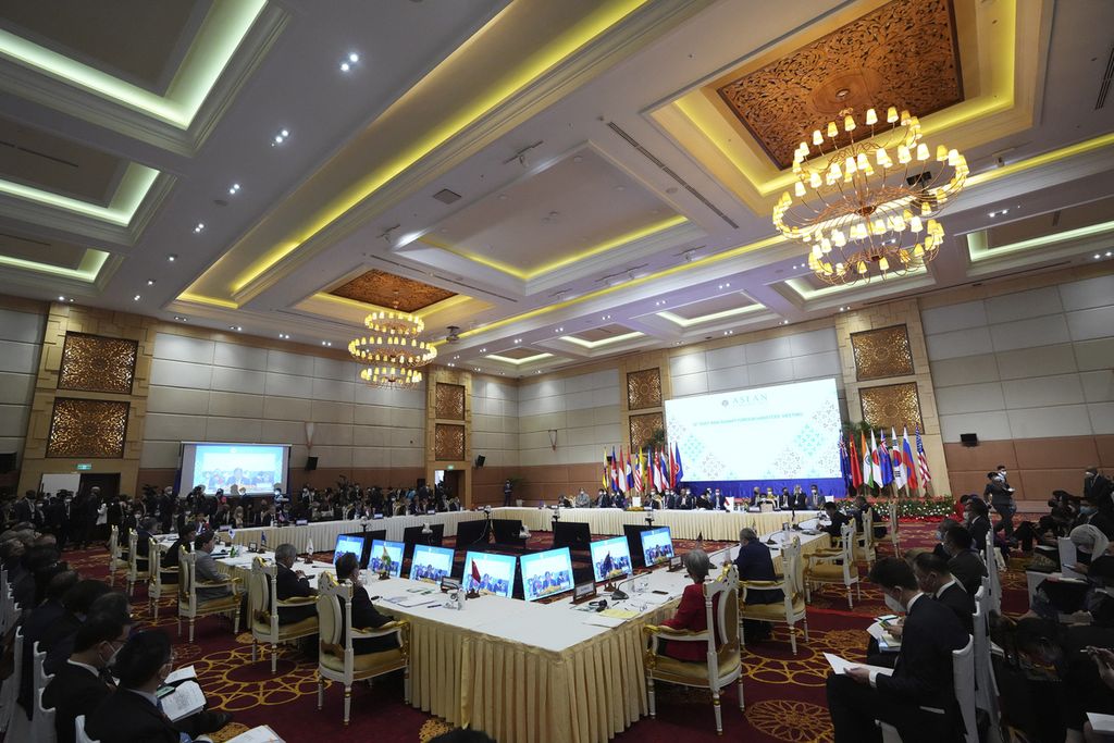 Suasana Pertemuan Ke-12 Menteri Luar Negeri Asia Timur di Phnom Penh, Kamboja, 5 Agustus 2022.  