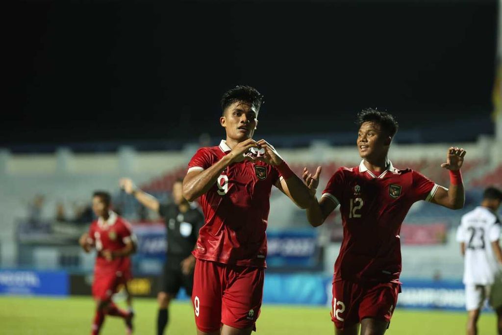 Indonesia U-23 football team attacker, Ramadhan Sananta, celebrates after scoring a goal against Timor Leste, on Sunday (20/8/2023), at Rayong Provincial Stadium, Thailand.
