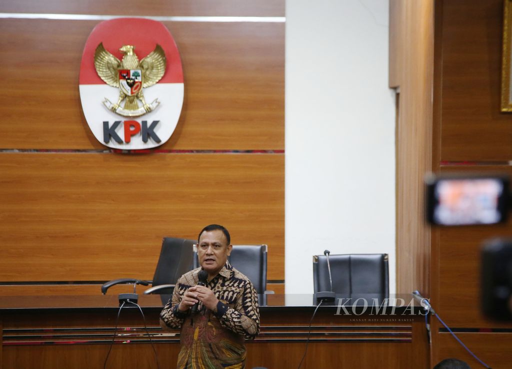 Ketua Komisi Pemberantasan Korupsi (KPK) Firli Bahuri memberikan sambutan saat memperingati Hari Pers Nasional (HPN) 2022 di Gedung KPK, Jakarta, Rabu (9/2/2022). 