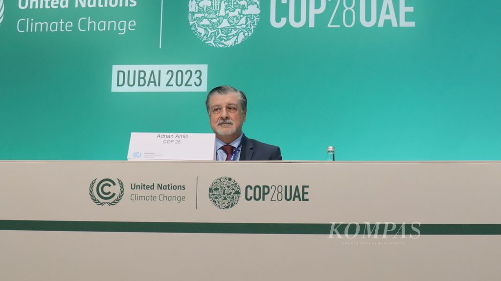 CEO COP28 Adnan Amin dalam konferensi pers di Dubai Expo, Dubai, Uni Emirat Arab, Sabtu (2/12/2023).