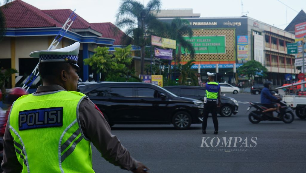Kondisi arus lalu lintas semasa mudik Lebaran 2023 di kawasan Prambanan, Kabupaten Sleman, DIY, Rabu (19/4/2023).