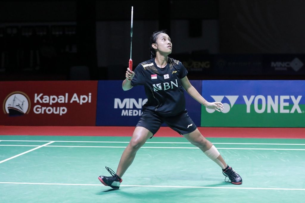 Mutiara Ayu Puspitasari menjuarai tunggal putri turnamen bulu tangkis Kapal Api Indonesia International Challenge. Dalam final di GOR Among Rogo, Yogyakarta, Minggu (25/9/2022), Mutiaran mengalahkan unggulan ketiga, Stephanie Widjaja, 15-21, 21-10, 22-20