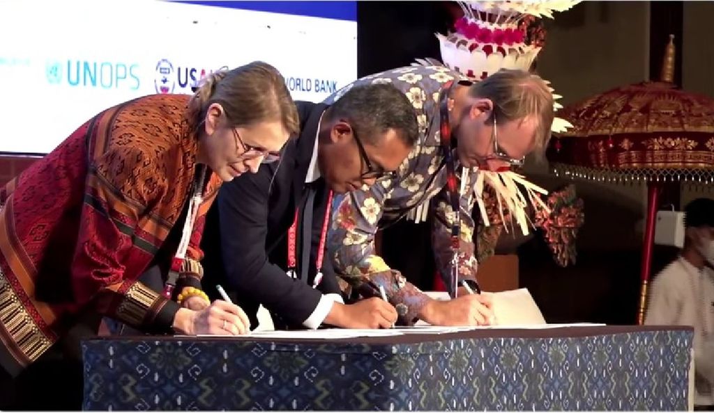 Penandatanganan kemitraan antara Indonesia dan Perserikatan Bangsa-Bangsa (PBB) untuk memperkuat pengelolaan laut secara berkelanjutan di Nusa Dua, Bali, Senin (14/11/2022).