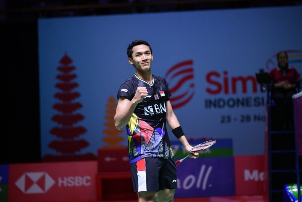 Ekspresi tunggal putra Indonesia, Jonatan Christie, seusai mengalahkan Chico Aura Dwi Wardoyo pada babak kedua SimInvest Indonesia Terbuka 2021 di Bali International Convention Center, Nusa Dua, Bali, Kamis (25/11/2021). 