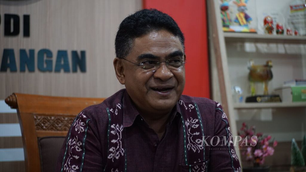 Anggota Komisi X DPR RI Fraksi PDI-P Andreas Hugo Pareira saat ditemui di ruangannya di Kompleks Parlemen, Senayan, Jakarta, Kamis (23/1/2020).  