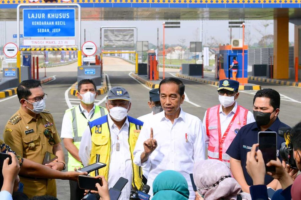 Presiden Joko Widodo meresmikan Jalan Tol Cibitung-Cilincing (JTCC) dan Jalan Tol Serpong-Balaraja Seksi 1A di Gerbang Tol Gabus, Kabupaten Bekasi, Provinsi Jawa Barat, pada Selasa, 20 September 2022.
