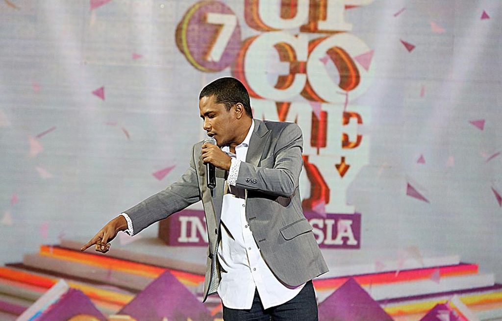 Mamat Alkatiri   membawakan materi saat tampil di babak final Stand Up Comedy Indonesia (SUCI) 7 Kompas TV, Jumat (28/7), di Balai Sarbini, Jakarta..