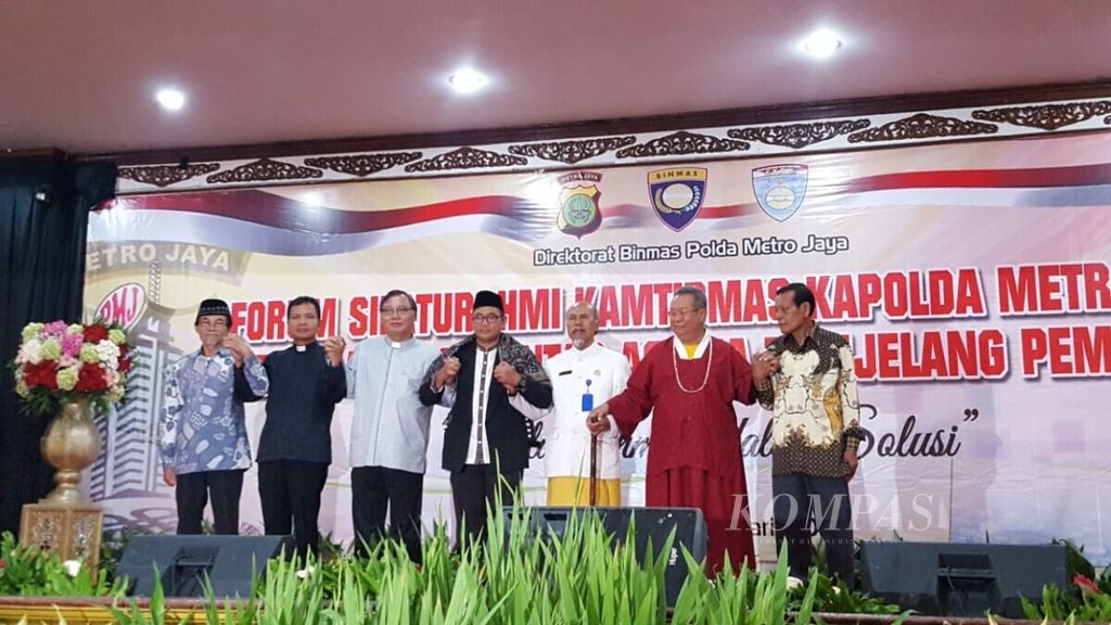 Tokoh lintas agama menghadiri forum komunikas tokoh lintas agama di Polda Metro Jaya, Jakarta, Selasa (12/2/2019).
