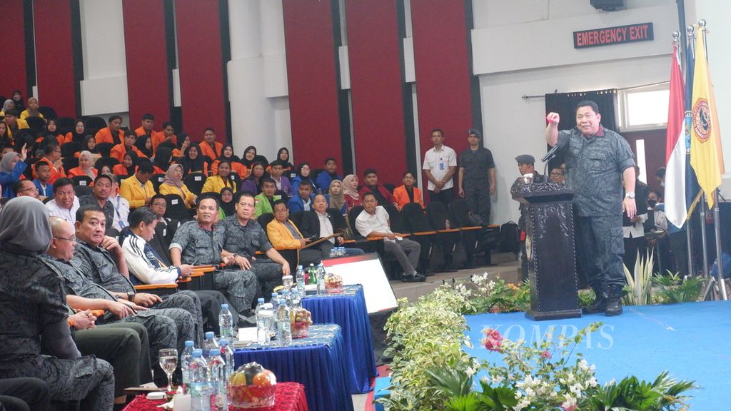 Kepala Badan Narkotika Nasional Komisaris Jenderal Petrus Reinhard Golose (berdiri depan podium) memberikan kuliah umum kepada mahasiswa dari berbagai perguruan tinggi di General Building Lecture Theater Universitas Lambung Mangkurat, Banjarmasin, Kalimantan Selatan, Rabu (6/9/2023).