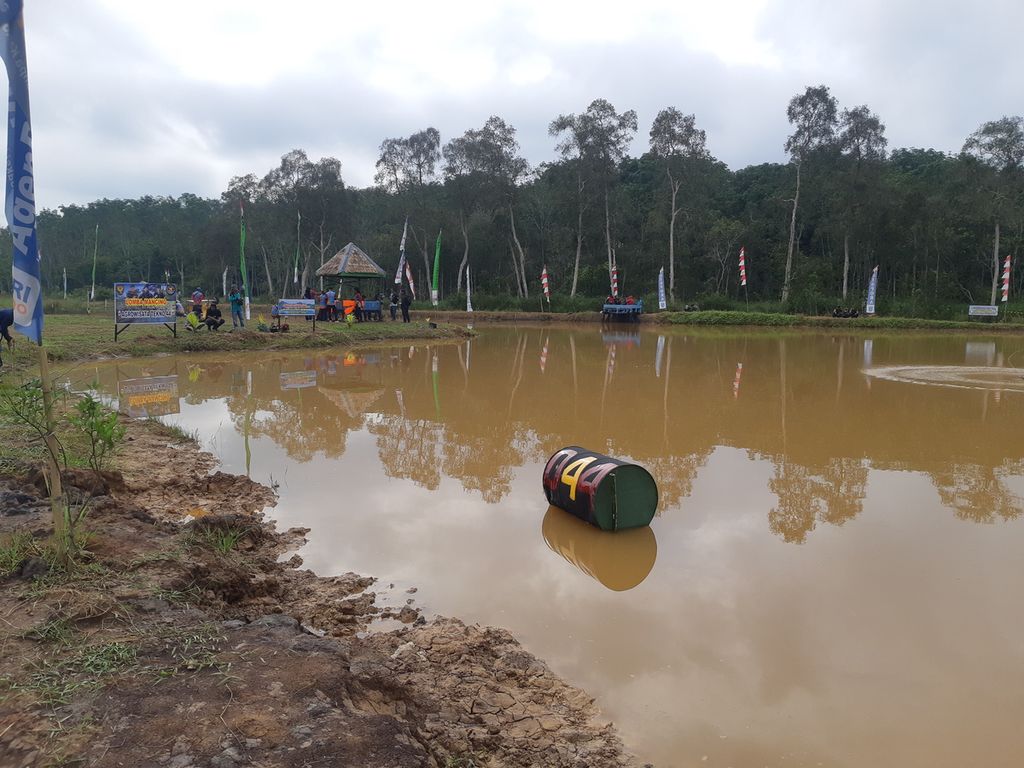 Sebuah kolam ikan yang terletak di Agrowisata Tekno-44 yang terletak di Desa Gelebak Dalam, Kecamatan Rambutan, Kabupaten Banyuasin, Sumatera Selatan, Senin (13/2/2023). Kawasan ini menjadi wadah bagi para mahasiswa, akademisi, dan masyarakat untuk berinovasi.