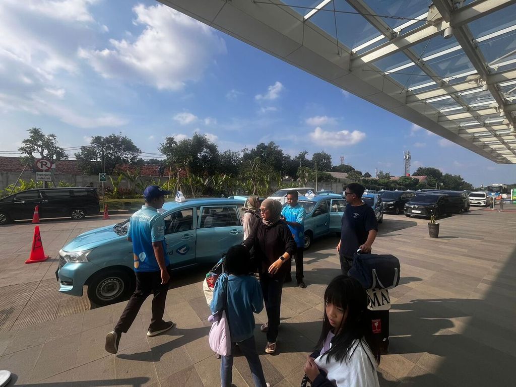 Suasana di Stasiun Kereta Cepat Whoosh Halim Perdanakusuma, Jakarta Timur, Selasa (16/4/2024).