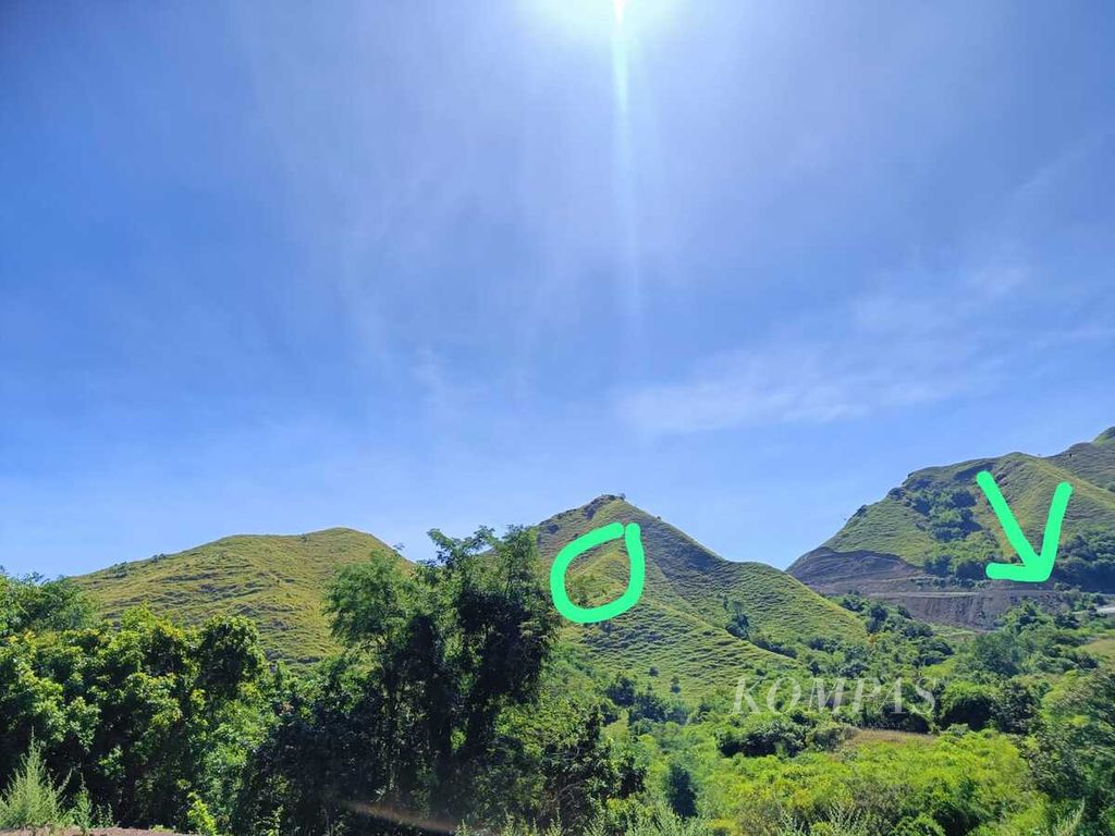 Tanda panah hijau adalah lokasi fotografer Kompas Heru Sri Kumoro menerbangkan pesawat nirawak. Tanda lingkaran hijau adalah lokasi ditemukannya pesawat nirawak tersebut setelah sempat menghilang dari pandangan.