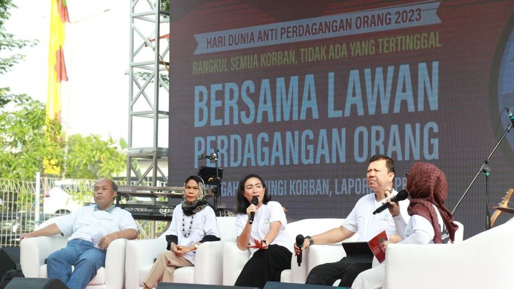 Suasana diskusi dalam rangka peringatan Hari Anti-Perdagangan Orang Sedunia yang diselenggarakan Kementerian Pemberdayaan Perempuan dan Perlindungan Anak bersama Pemerintah Provinsi DKI Jakarta, Minggu, (30/7/2023) pagi, di RPTRA Kalijodo, Jakarta.