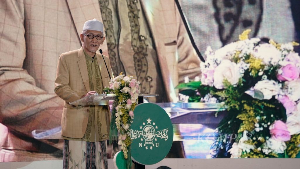 Rais Aam PBNU KH Miftachul Akhyar gives taujihat at the beginning of the commemoration of the One Century Nahdlatul Ulama at the Sultan Hotel, Jakarta, Monday (20/6/2022). The theme of NU's one century is Empowering Nahdlatul Ulama to Take the Second Century Towards a New Awakening.