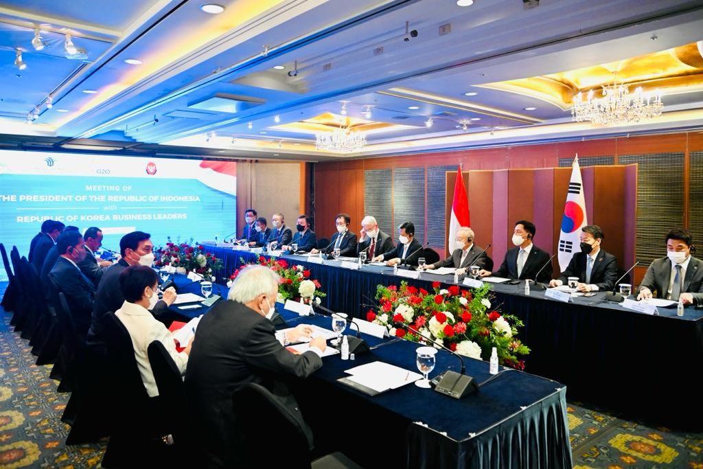 Presiden Joko Widodo bertemu dengan para CEO perusahaan di Korea Selatan dalam lawatannya di Korea Selatan, Kamis (28/7/2022). 