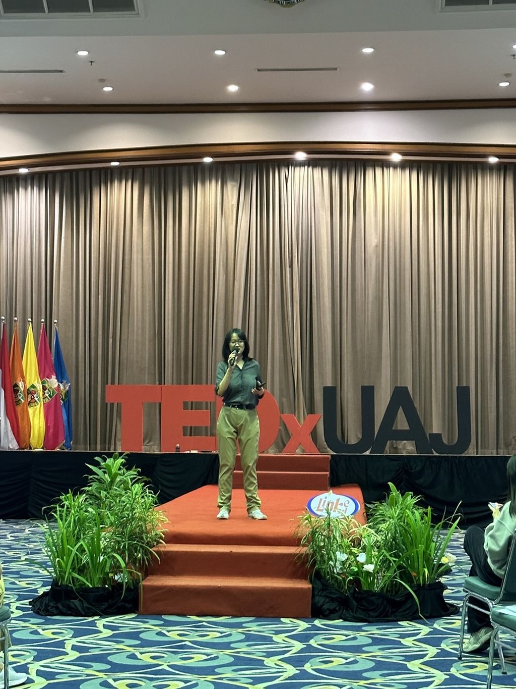 Maria Olivia Susilo (21) ketika menjadi pembicara di TEDxUAJ, Jakarta, 26 Agustus 2023.