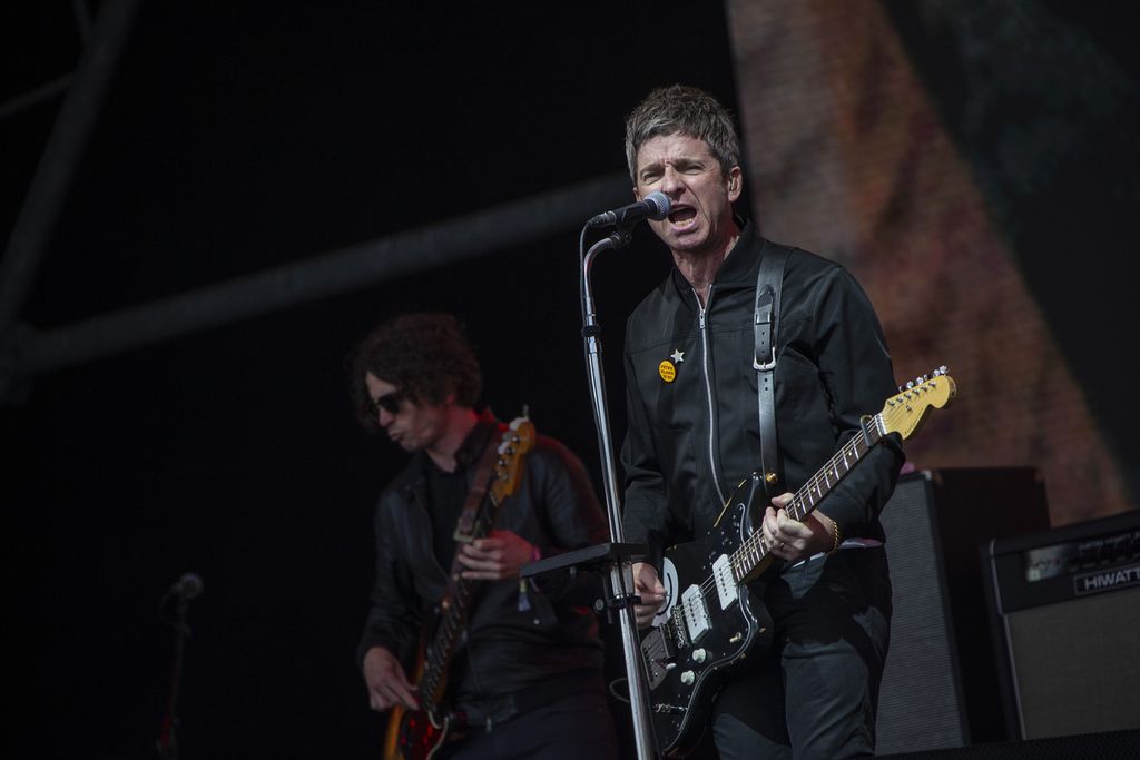 Arsip - Noel Gallagher tampil sebagai bagian dari Noel Gallagher's High Flying Birds dalam Festival Glastonbury di Worthy Farm, Somerset, Inggris, 25 Juni 2022. 