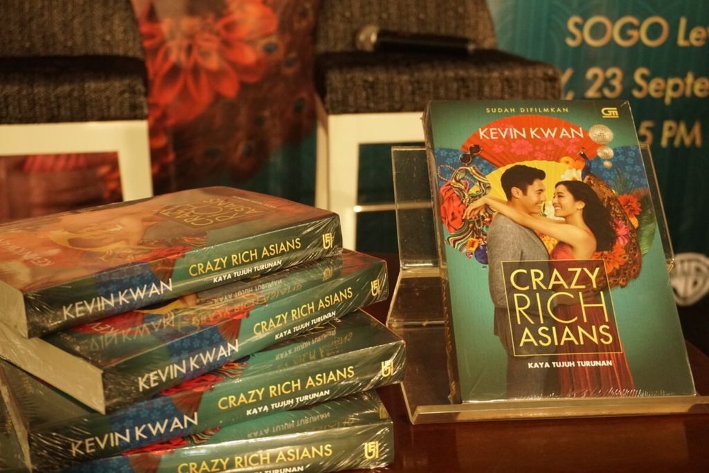 Buku Crazy Rich Asians versi terjemahan Bahasa Indonesia resmi diluncurkan, Minggu (23/9/2018), di Kinokuniya Plaza Senayan, Jakarta Selatan. Buku ini diterbitkan Gramedia Penerbut Buku Utama.