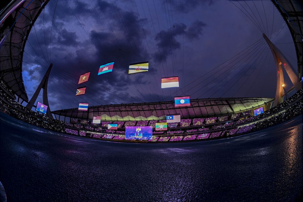 Suasana pesta penutupan SEA Games 2023 Kamboja di Stadion Nasional Morodok Techo, Phnom Penh, Kamboja, Rabu (17/5/2023). 