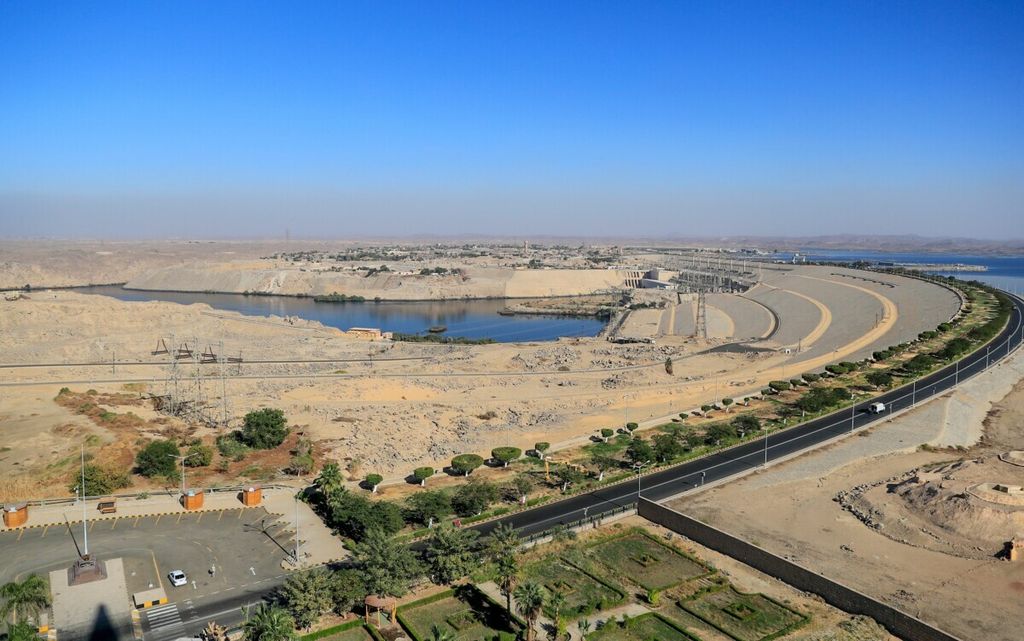 Foto yang diambil pada 3 Januari 2021 ini memperlihatkan pemandangan Bendungan Aswan.