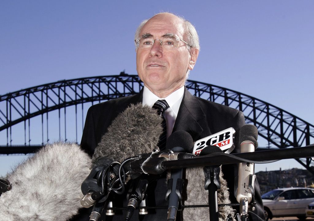 Perdana Menteri Australia John Howard, menjawab pertanyaan saat konferensi pers di Sydney, Australia, 10 Juli 2006. 