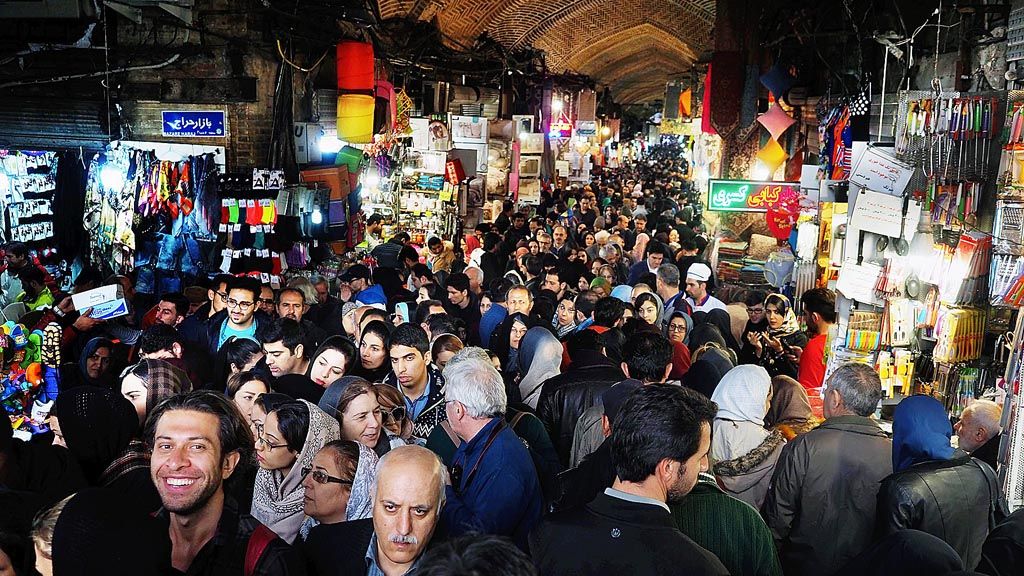 Grand Bazar Teheran selalu dipenuhi pengunjung.