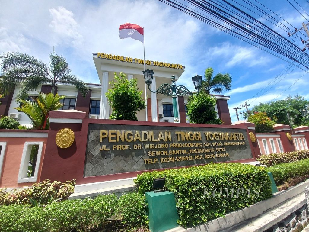 Gedung Pengadilan Tinggi Yogyakarta di Kabupaten Bantul, Daerah Istimewa Yogyakarta, Senin (18/3/2024).