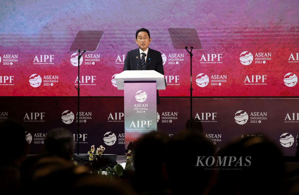 Perdana Menteri Jepang Fumio Kishida berbicara dalam Forum ASEAN-Indo Pasifik di Hotel Mulia, Jakarta, Rabu (6/9/2023). Partai Kishida, Partai Liberal Demokrat (LDP), tengah didera tudingan penggalangan dana kampanye secara rahasia.