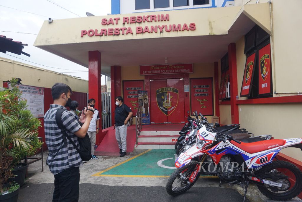 Kepolisian Resor Kota Banyumas meringkus 16 orang yang tergabung dalam geng motor yang meresahkan warga Purwokerto, Kabupaten Banyumas, Jawa Tengah. Mereka diringkus di Cilacap, Selasa (16/8/2022). Tampak suasana Kantor Satreskrim Polresta Banyumas.