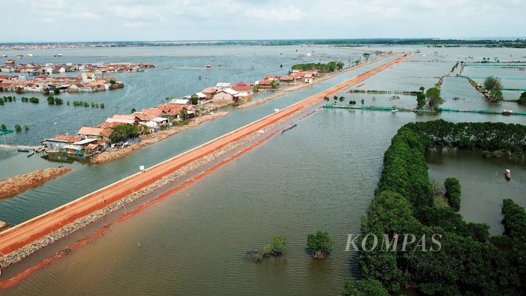Proyek pembangunan tanggul laut dilakukan di sepanjang pesisir utara di Kecamatan Pekalongan Utara, Kota Pekalongan, Jawa Tengah, Kamis (14/3/2019).