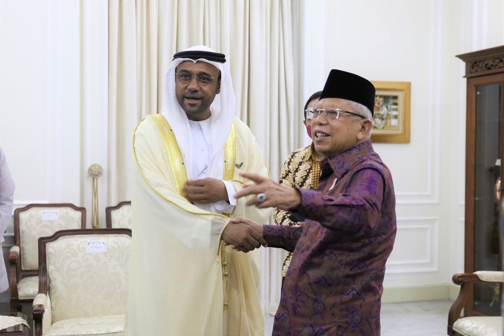 Wakil Presiden Ma’ruf Amin menerima Duta Besar Uni Emirat Arab (UEA) untuk Republik Indonesia dan ASEAN YM Abdulla Salem Obaid Aldhaheri di Istana Wakil Presiden, Jalan Medan Merdeka Selatan Nomor 6, Jakarta Pusat, pada Senin (31/10/2022).