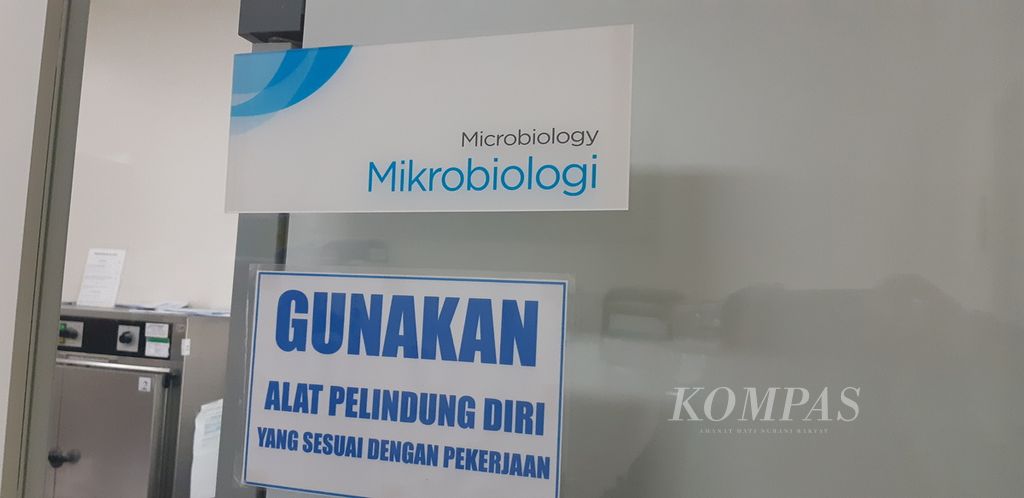 Laboratorium Mikrobiologi RS Telogorejo di Semarang, Jawa Tengah. Rumah sakit ini tergolong baik dalam manajemen pengendalian resistensi antimikroba. Resep dokter yang memuat antibiotik diperiksa lebih dahulu ketepatannya oleh tim Penatagunaan Antibiotik (PGA) sebelum ditebus oleh pasien.